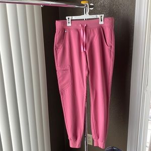 Figs women’s scrub pants in size small